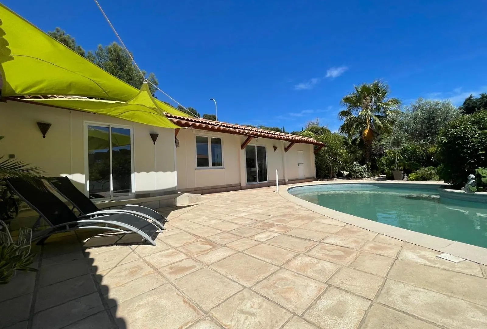 T2 Piscine Proche Plage Carqueiranne France