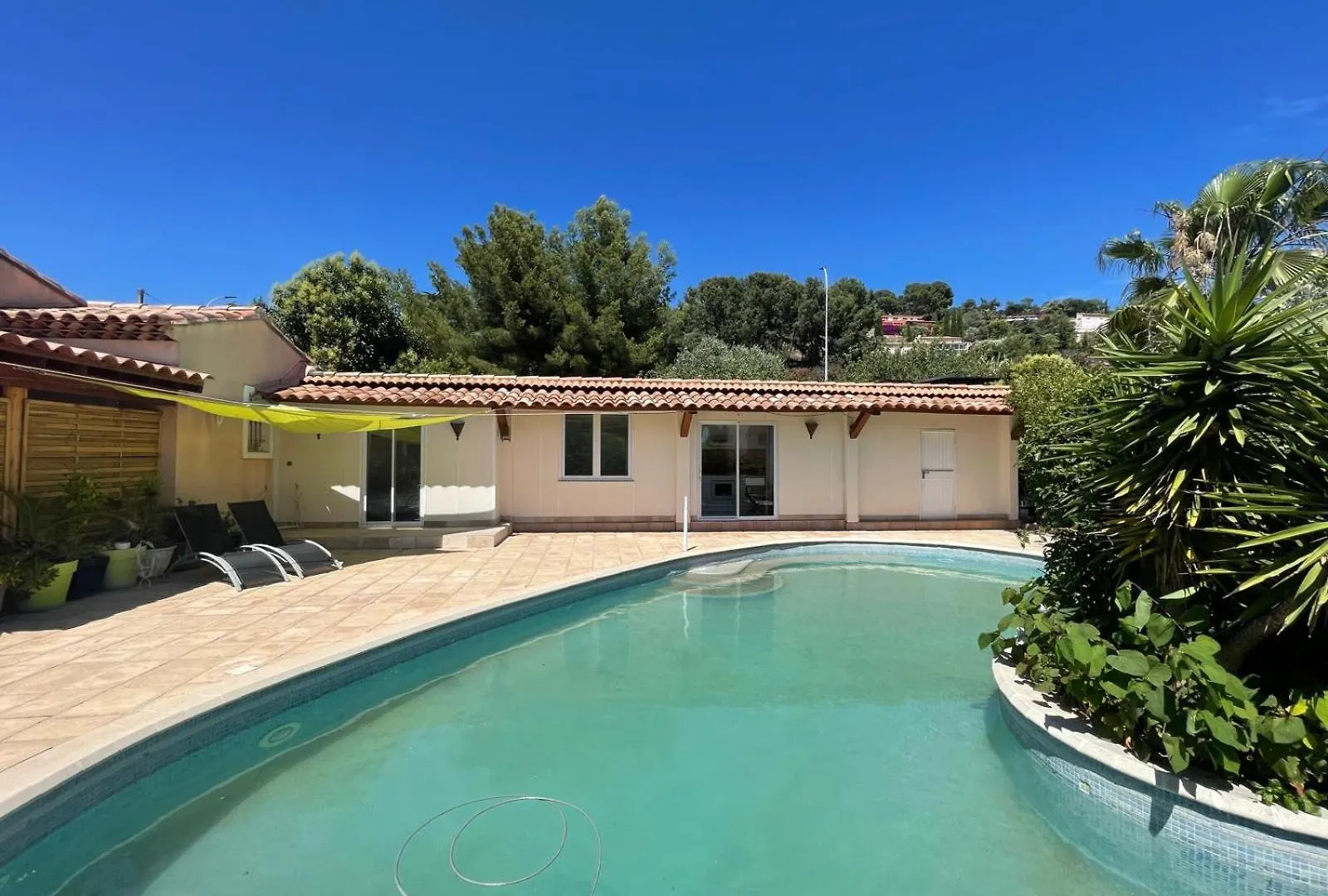 T2 Piscine Proche Plage location